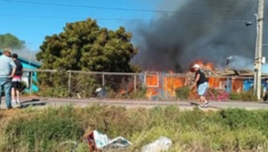 Incendio consume viviendas en sector de Lo Varela en la localidad quillotana de San Pedro