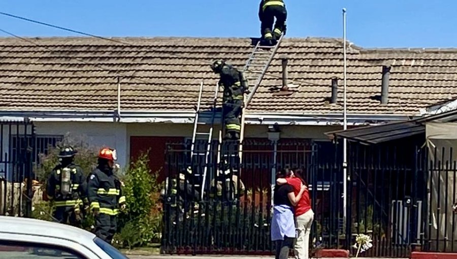 Explosión de un cargador que quedó enchufado causó un incendio en casa de Concón