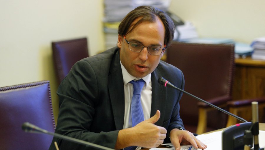 Matías Acevedo acusa "intención" del Gobierno de dejar un Presupuesto más ajustado por si la oposición llega a La Moneda