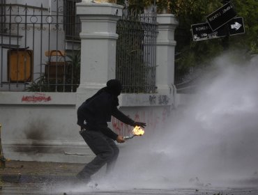 UDI pide investigar eventual participación de adultos en disturbios en liceos emblemáticos tras creación de equipo especializado