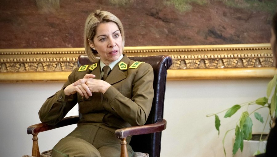 Jefa de Carabineros destaca estrategia de seguridad en Valparaíso y atribuye delitos estivales en Viña a "toldos azules" de Santiago