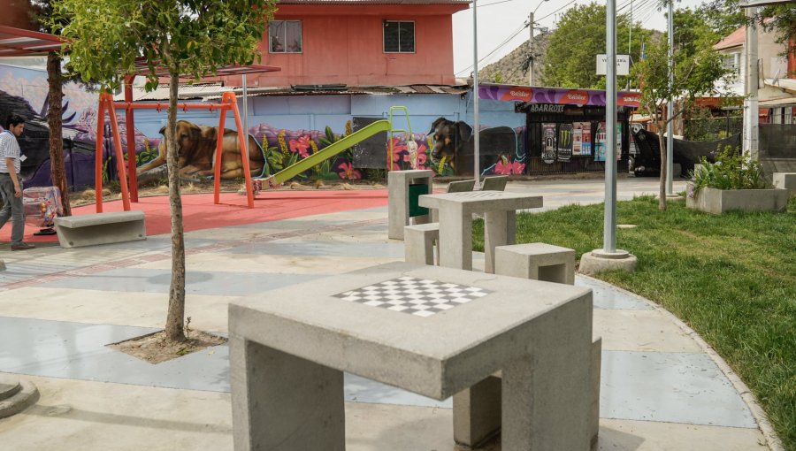 Calle Larga recupera espacios públicos inaugurando dos importantes plazas en las villas Cumbres y Montañas de Pocuro