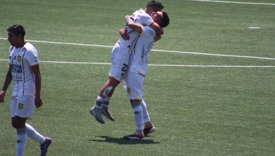 Concón National volvió a los abrazos tras vencer 3-1 a San Antonio Unido en 2ª División