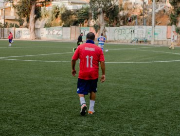 Asociaciones de fútbol y básquetbol de Valparaíso reciben importantes subvenciones municipales