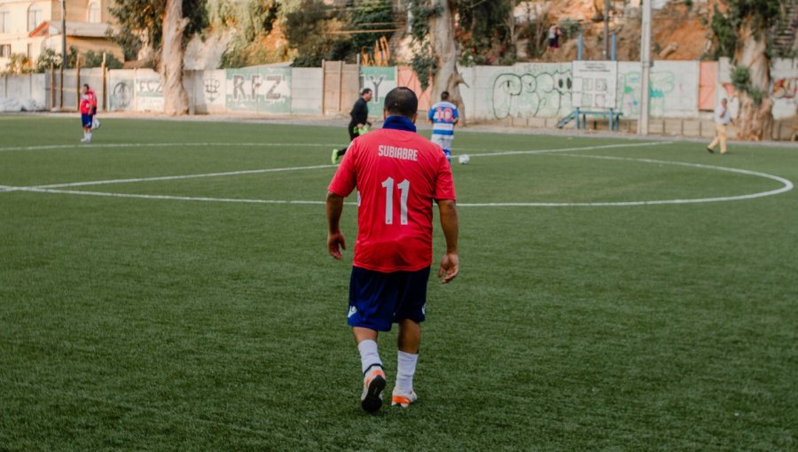 Asociaciones de fútbol y básquetbol de Valparaíso reciben importantes subvenciones municipales