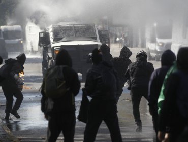 Congreso de Perú tramita proyecto de cárcel para manifestantes encapuchados