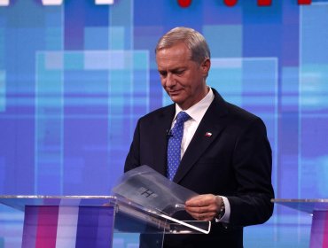 Revelan que Kast estaría utilizando chaleco antibalas en traslados a actividades: Jara lo acusa de "desconfíar del pueblo chileno"