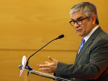 Exministro Marcel descarta que la economía se esté cayendo a pedazos y critica la "retórica" de las campañas