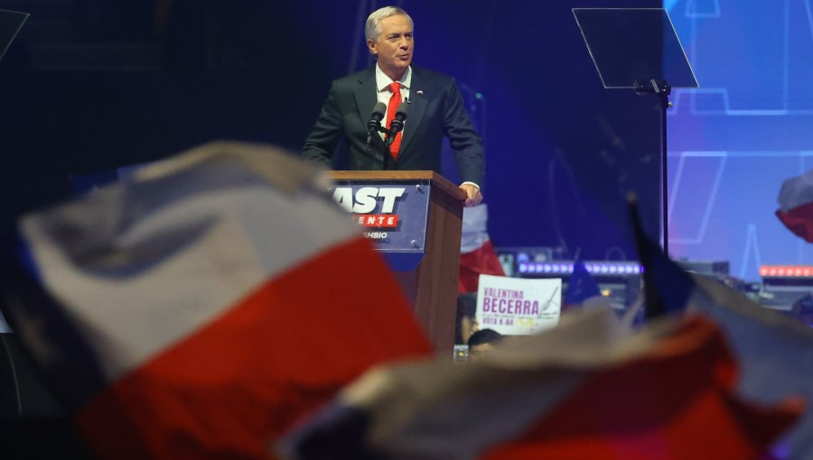 Kast cerró su campaña con multitudinario acto en el Movistar Arena y con la presencia de alcaldes de Chile Vamos