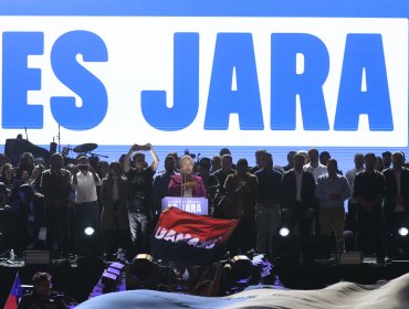Jara cierra campaña en Maipú con masiva convocatoria y llamando a mantener la confianza en el país: "Chile no se cae a pedazos"