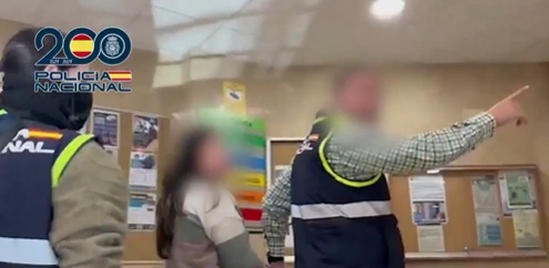 Detienen en España a mujer buscada en Chile por integrar brazo financiero del Tren de Aragua