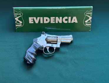 Carabineros sorprende a sujeto con un revólver en la plaza Echaurren de Valparaíso