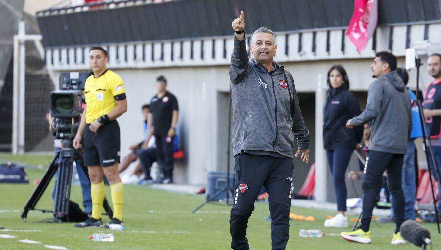 Ronald Fuentes fue sancionado por insultar al árbitro Piero Maza en la derrota de Ñublense ante O'Higgins