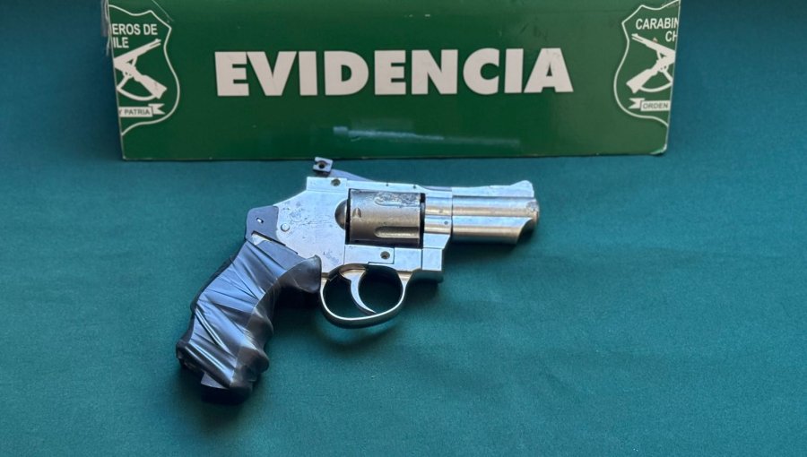 Carabineros sorprende a sujeto con un revólver en la plaza Echaurren de Valparaíso