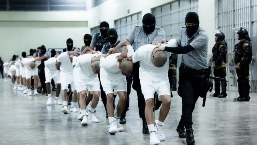 Human Rights Watch denuncia "tortura y abusos" contra venezolanos deportados por EE.UU. a El Salvador