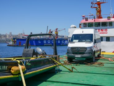 Desde Valparaíso zarpó el primer transporte público terrestre que operará en isla Robinson Crusoe: realizará 14 recorridos diarios