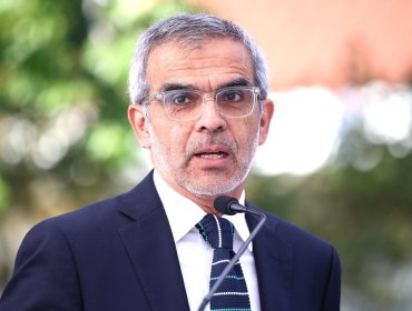 Ministro Cordero critica cánticos en cierre de campaña de Jara: "Orgulloso de ser hijo de carabinero"