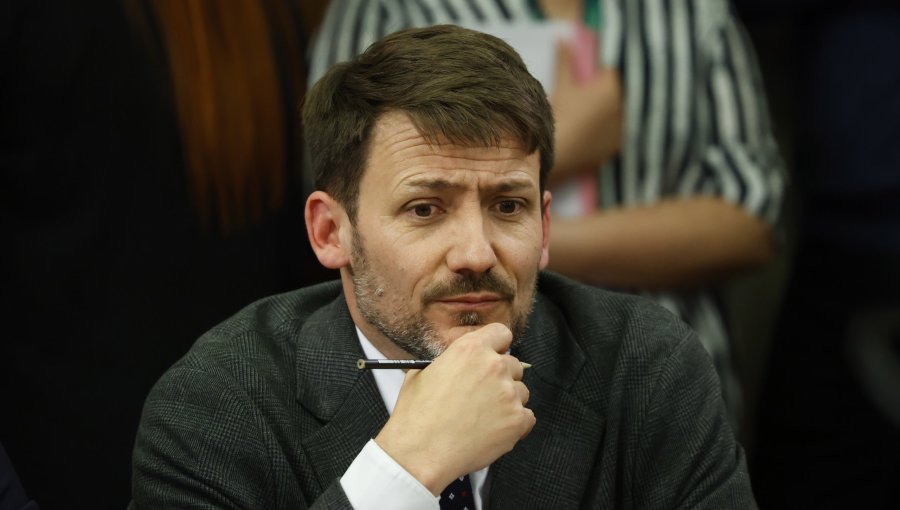 Diego Pardow ingresa su respuesta a la Cámara de Diputados y pide que rechacen acusación constitucional por no cumplir requisitos