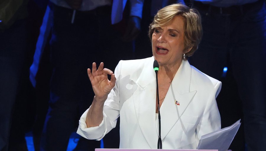 Matthei asegura que "al 95% de los chilenos le importa un pito" una foto entre candidatos de oposición tras las elecciones