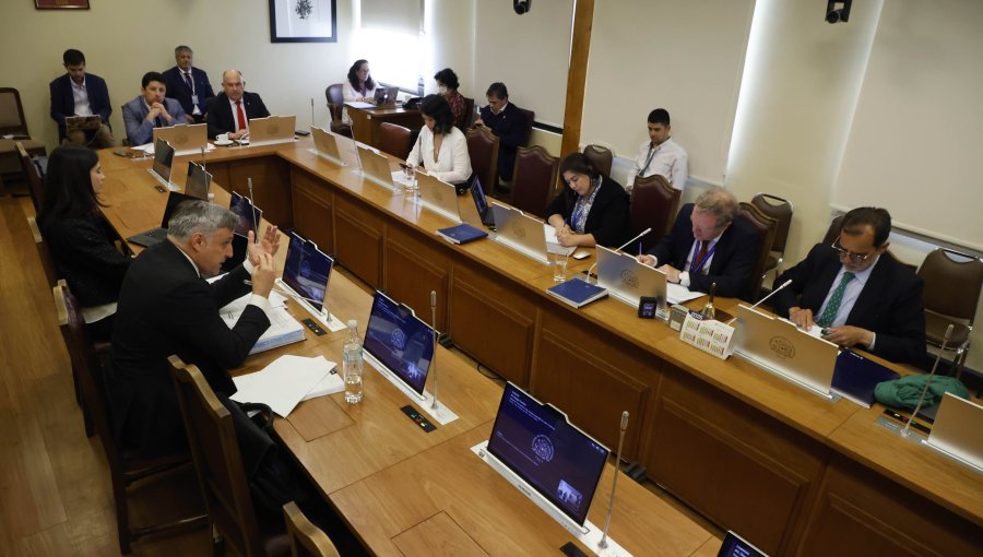 Comisión revisora de la acusación constitucional contra Pardow sesionará este sábado: piden la asistencia del exministro