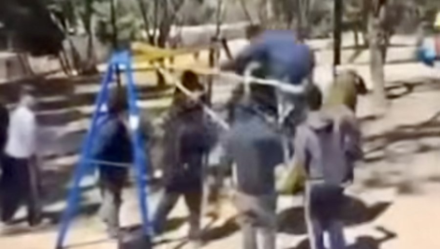 Escolar resulta lesionado tras peligrosa maniobra en juego infantil de Viña del Mar