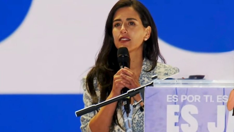 Alcaldesa Ripamonti en cierre de campaña de Jeannette Jara: "Ningún líder que se esconde detrás de un vidrio merece liderar"