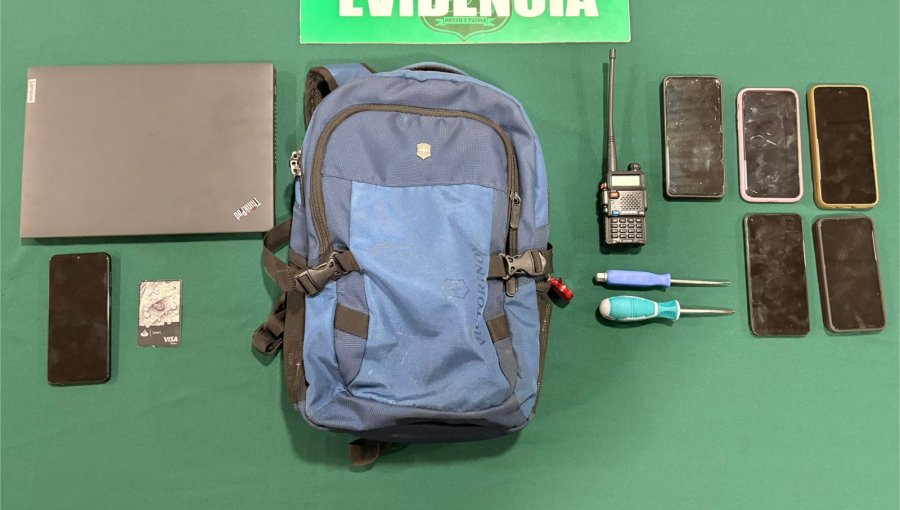 Tres sujetos fueron detenidos tras robar especies desde un auto en mall de Concón