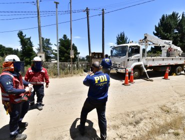 Detectan tendido eléctrico clandestino en centro recreacional viñamarino de futbolista: estuvieron "colgados" al menos cuatro años