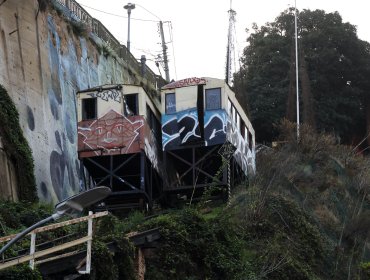 Agrupación de usuarios teme que el cambio de Gobierno haga retroceder los mínimos avances logrados en ascensor Artillería de Valparaíso