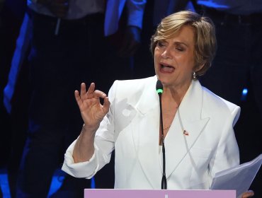 Matthei asegura que "al 95% de los chilenos le importa un pito" una foto entre candidatos de oposición tras las elecciones