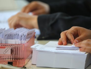 Dos personas han sido detenidas hasta el momento en la región de Valparaíso tras oponerse a realizar labores de vocal de mesa