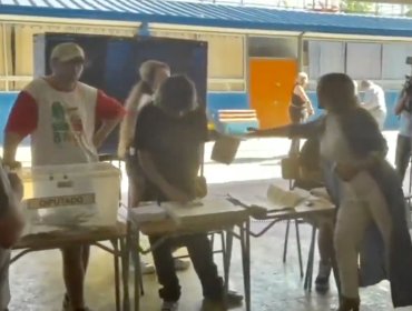 Cathy Barriga llevó galletas a los vocales en Maipú, pero les advirtieron que aceptarlas podría derivar en acusaciones de cohecho