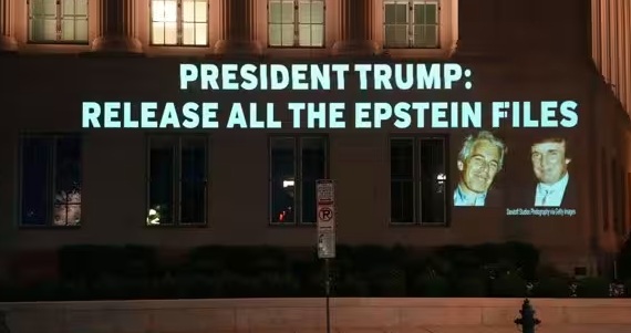 Trump recula y pide a republicanos respaldar publicación de archivos de Epstein
