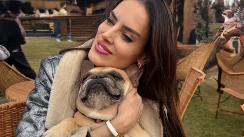 Adriana Barrientos impacta con una fuerte recaída de salud tras la muerte de su perrita Asia