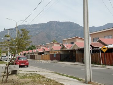 Proyecto «Los Nogales 1»: 54 familias de Catemu recibieron las escrituras de dominio que las acredita como dueñas de sus casas