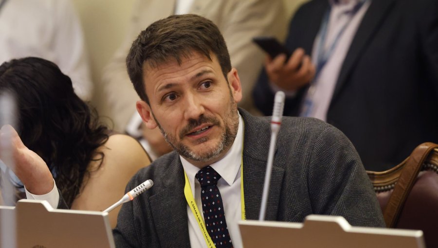 Comisión revisora aprueba la acusación constitucional contra el exministro Pardow y pasa a la Cámara con informe positivo