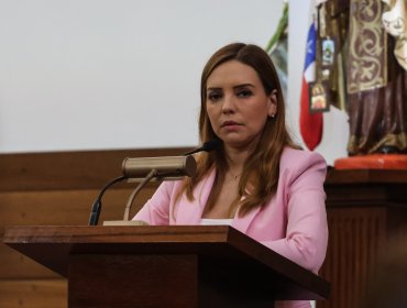 Analista proyecta pronto quiebre entre Camila Flores y RN: "El oportunista político ve dónde están las oportunidades para mantenerse"