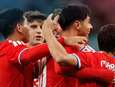 Chile dio vuelta el marcador con un jugador menos y le ganó el "Clásico del Pacífico" a Perú en Rusia