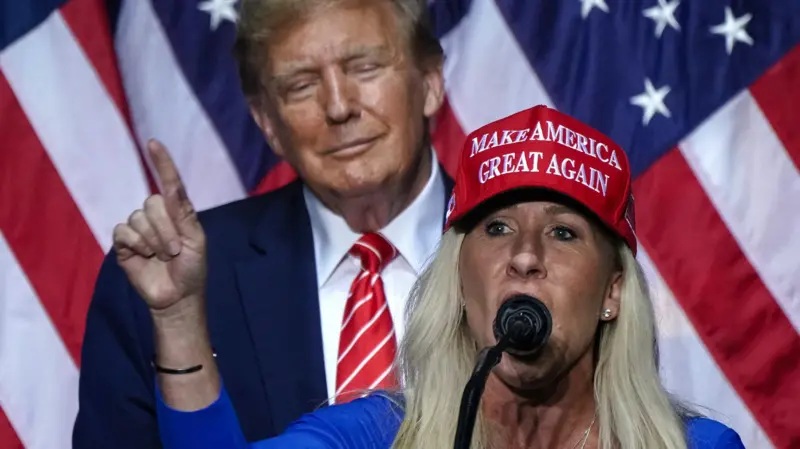 "Me llamó traidora": Cómo el caso Epstein divide al movimiento MAGA y enfrenta a Trump con una de sus fieles aliadas