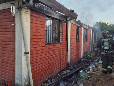 Un muerto y un herido dejó incendio en una vivienda de calle Los Educadores de Quillota