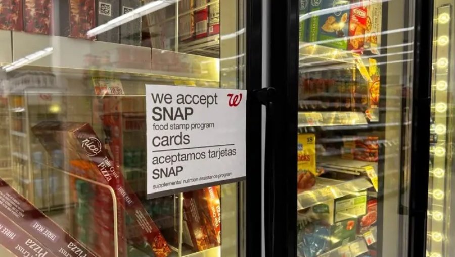 La "pobreza" repentina que hace que millones de personas en EE.UU. necesiten ayuda para alimentarse