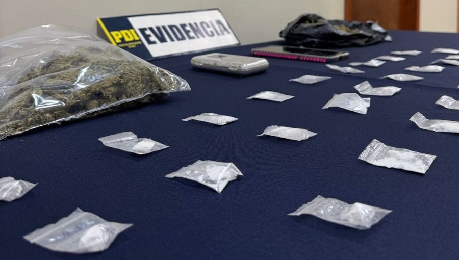 Detienen a dos mujeres que coordinaban venta de drogas a través de redes sociales en Cabildo