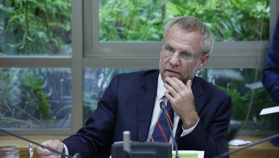 Senador Felipe Kast plantea que "lo que corresponde" es apoyar a Kast para que "el comunismo no gane en segunda vuelta"