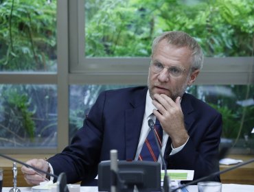 Senador Kast plantea que "lo que corresponde" es apoyar a Kast para que "el comunismo no gane en segunda vuelta"