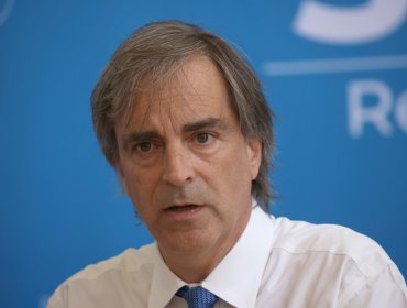 Senador Cruz-Coke pide que Kast asista a más debates: "Se está postulando a Presidente de la República: Tiene que ir"