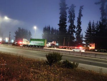 Patrulla de Carabineros colisionó con camión de alto tonelaje en la ruta 68 de Valparaíso