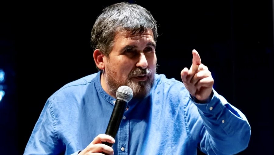 El removido coordinador estratégico de Jeannette Jara admite que fue "inusualmente burlesco y descalificador" con los Parisi