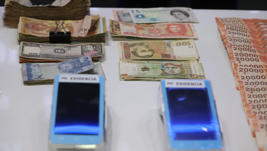 Desbaratan banda que defraudó más de $4 mil millones desde Chile con tarjetas robadas en EE.UU.