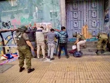 Desmantelan a banda que usaba puesto informal como fachada para traficar drogas en la plaza Aníbal Pinto de Valparaíso