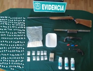Denuncia por violencia intrafamiliar permite detener a sujeto con armas de fuego y drogas en la parte alta de Viña del Mar